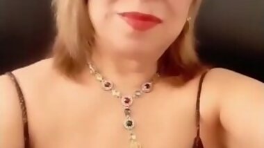 Mature bbw  woman, I went for a short walk then had to pee urinate 3 times