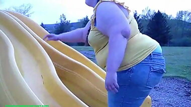 SSBBW park squeezing