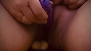 Amateur BBW bounces on dildo and vibes her clit to orgasm