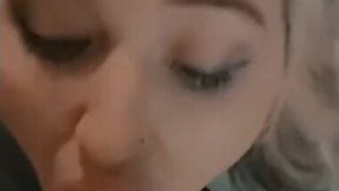 Cutie sucks dick on snapchat