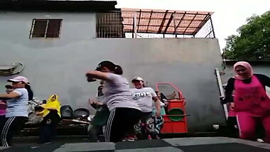 indonesian Stw ibu ibu senam live facebook