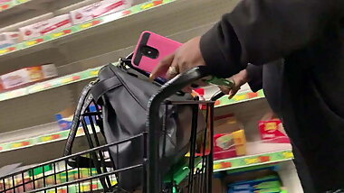 Deep wedgie black mature throwing big booty in a circle walk