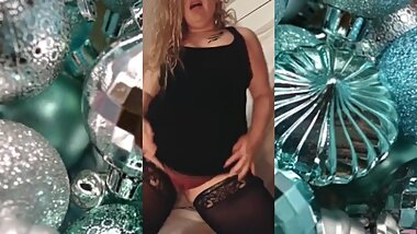 Sweet but psycho sfw holiday music video