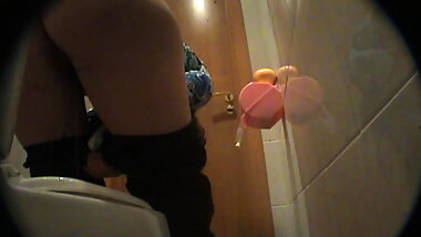 hot unknown babe is peeing and wiping her urine