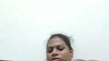 Mallu aunty hot showing nude body and fingering