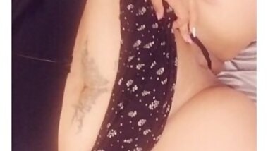 I cant stop playing with my pussy