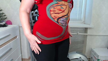 Mature lady in black panties is doing warm-up