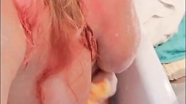 Mature BBW soaping up in the bath