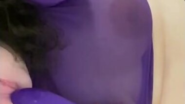 Пышка с мохнатой киской доводит себя до сквирта Irina priroda