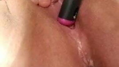 Milf masturbating with my hairbrush