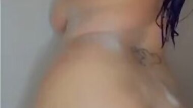 Big White Girl Twerking In the Shower