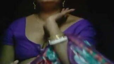 Odia bhabi showing her big boobs to her boyfriend.