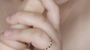 CUTIE SHOWS YOU HOW TO SUCK PROPURRLY