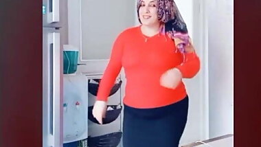 Sehvetli turbanli kadin hijab dans