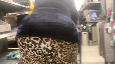 HUGE MILF LEANING  (preview)