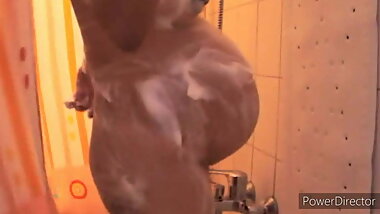 Pregnant Peruvian Slut Is Taking A Shower