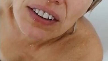 I love getting pissed in my mouth