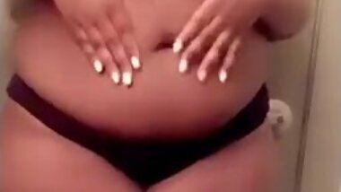 Watch me strut and shake my ass!!! I GET NUDE IN THE VIDEO ON MY ONLYFANS