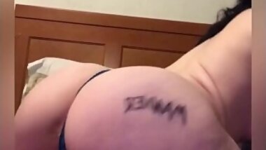 Instagram slut shaking her ass