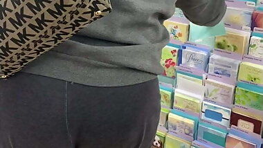 Mature Booty in Sweatsuit