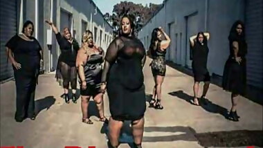 Sexy strawberry giving that wet head!