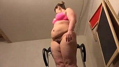 BBW Laura gets Naked On Treadmill