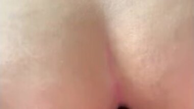 Esposa fazendo o corno passar vontade, pra depois dar o cuzinho para um fã.