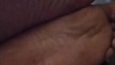 Ebony BBw Step-Mom With Meaty Feet N Wrinkles To Get Off To