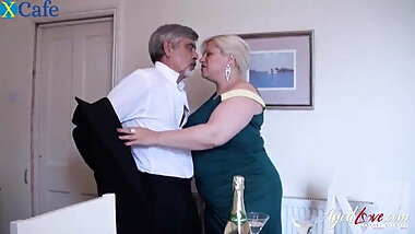 BBW coming out of her dress